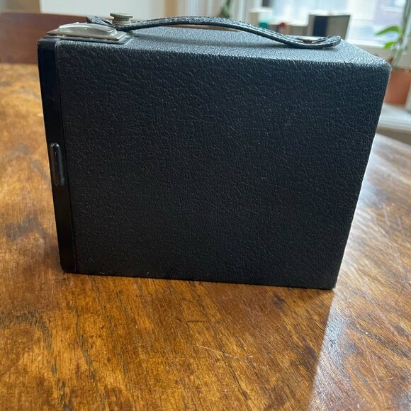 Eastman Kodak Brownie 1941 Camera - Picture 5 of 7